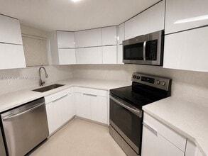 Building Photo - 8255 Lake Dr