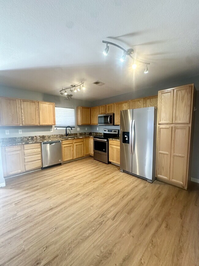 Building Photo - 216 Country West Rd