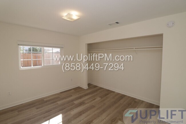 Building Photo - 4 Bedroom 2 Bath Home in the Heart of Mira Mesa.