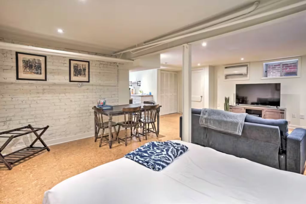 Building Photo - 3301 W Franklin St