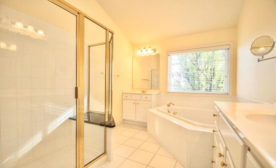 Master Bathroom - 10017 Blake Ln