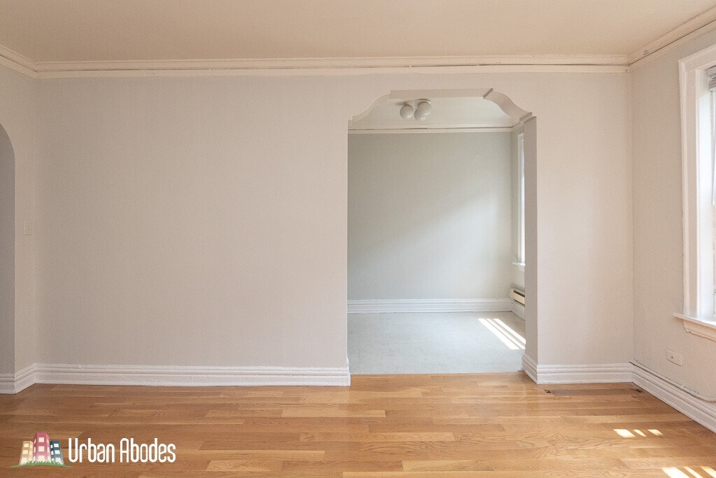 Building Photo - 533 W Roscoe St