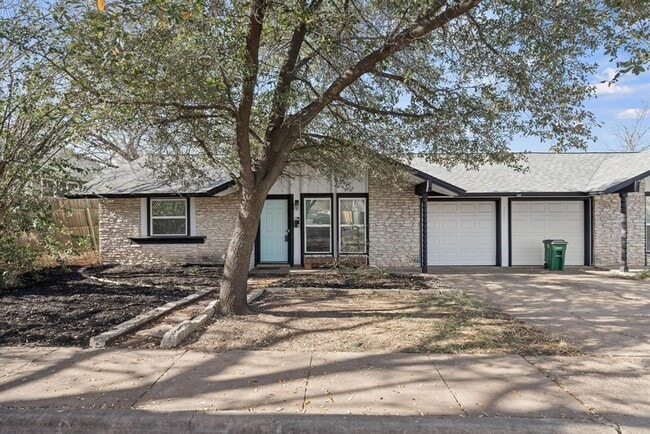 Building Photo - 3201 Mossrock Dr