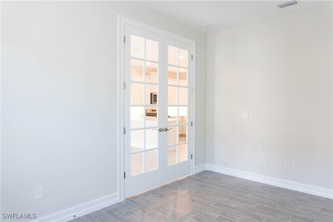 Building Photo - 1050 Enbrook Lp