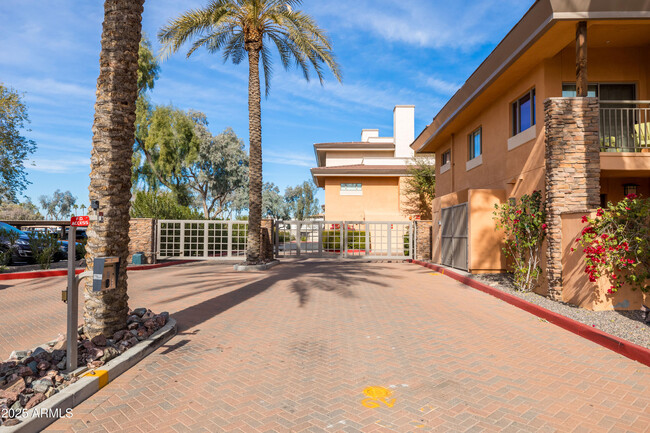 Building Photo - 6940 E Cochise Rd