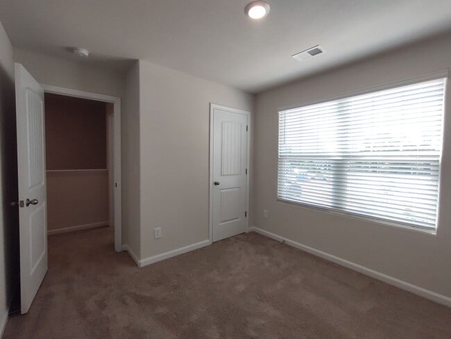 Building Photo - BRAND-NEW Townhome Located in Sanford- Minutes from Shopping, Dining, and Community Parks! Wont l...