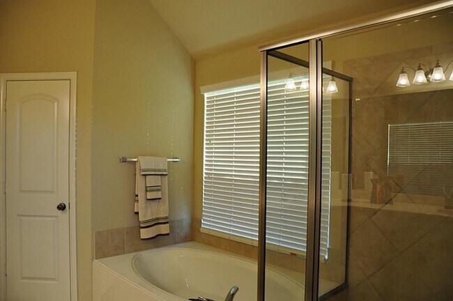 Building Photo - 13119 Sweetgum Shores Dr