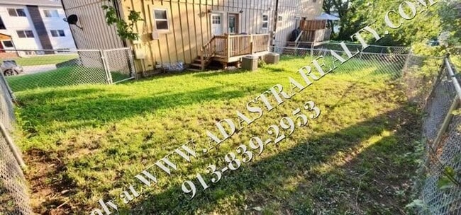 Building Photo - 2 Bed 1.5 Bath Townhome in Bonner Springs-...