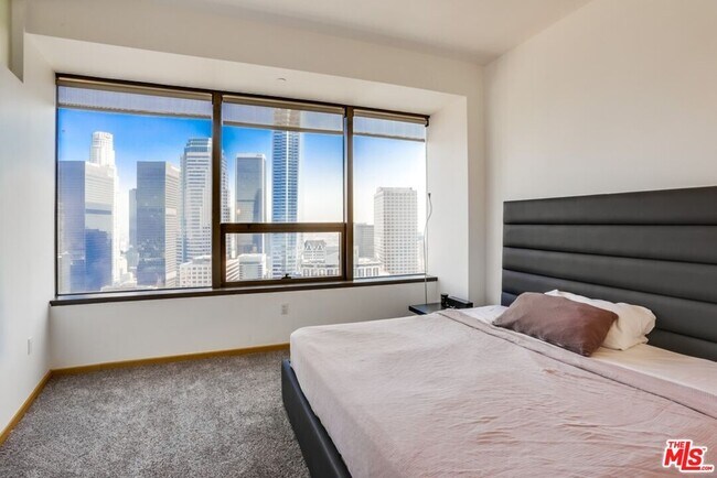 Building Photo - 1100 Wilshire Blvd