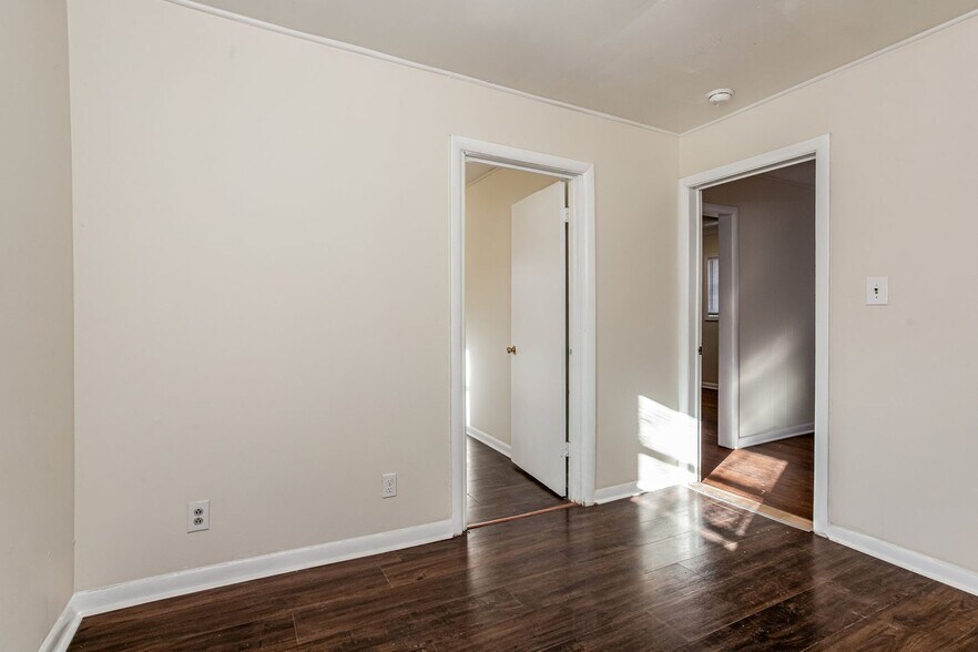 Building Photo - 4212 Ivy Ave