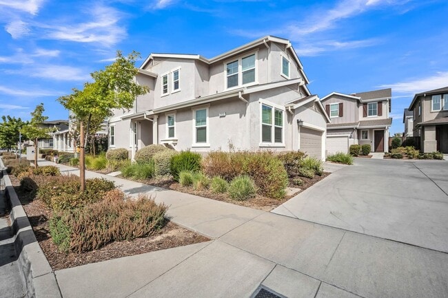 Building Photo - 2333 Aerostar Way