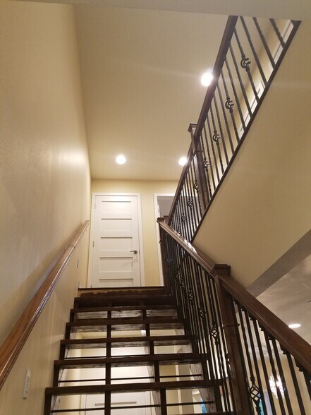 Building Photo - 1408 Sunset Ct