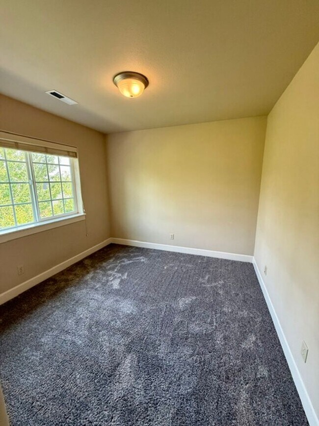 Building Photo - 20441 Aberdeen Dr