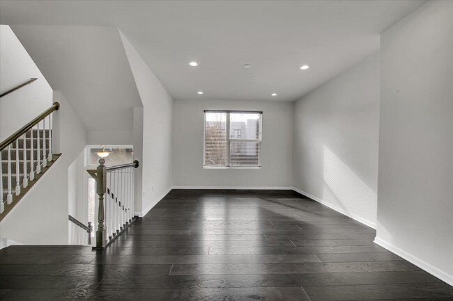 Building Photo - 29W710 Everton Dr