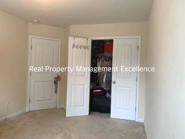 Building Photo - Beautiful 3 Bedroom Townhome in Raleigh ne...