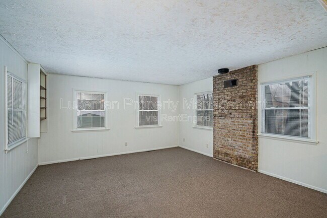 Building Photo - 2021 Academy St