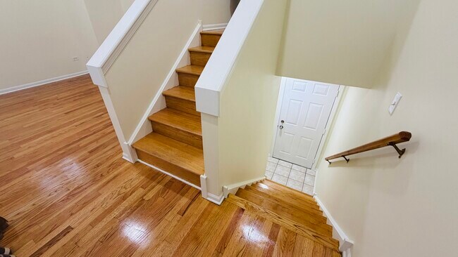 Building Photo - 356 W 31st St