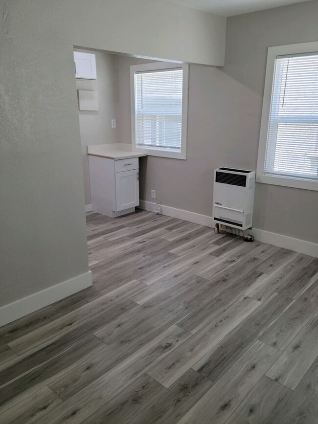 Building Photo - COMING MAY 4th Completley remodeled  individual Casitas casa