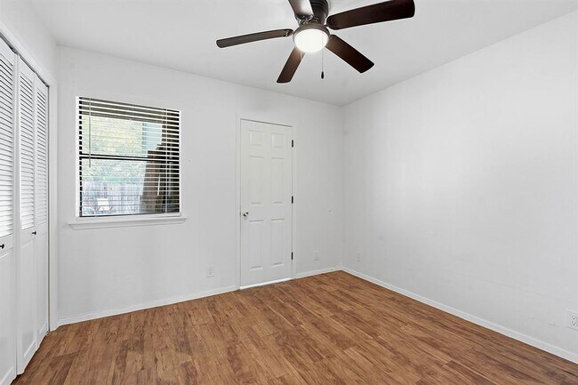 Building Photo - 2106 Lamplight Village Cir
