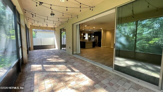 Building Photo - 331 Los Alamos St