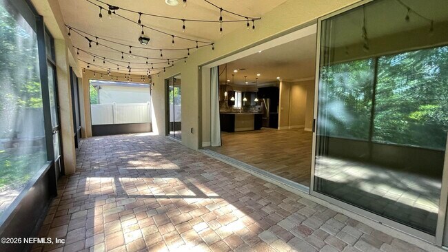 Building Photo - 331 Los Alamos St