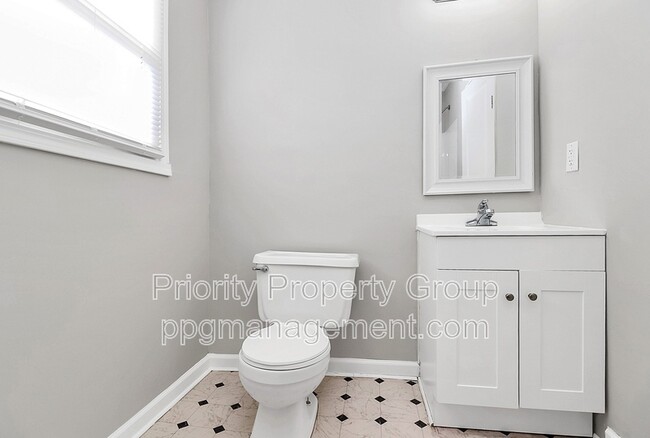 Building Photo - 818 Frederick St