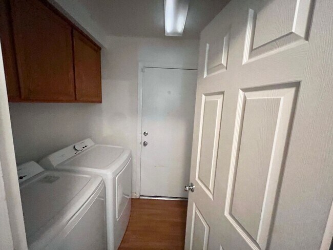 Building Photo - Bright & Spacious 4BR/3BA Home in Desirable East Davis – 1,980 Sq Ft