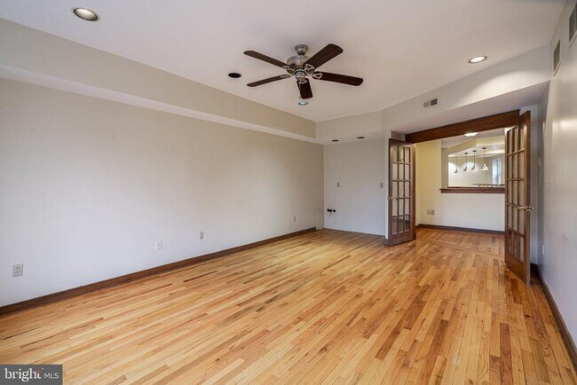 Building Photo - 322 Poplar St