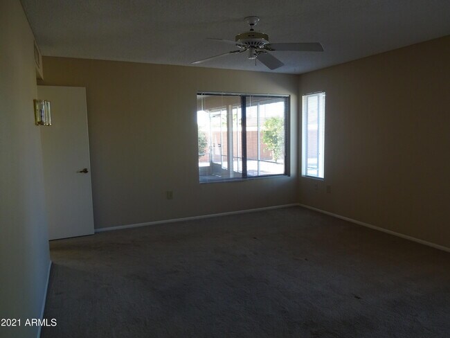 Building Photo - 13722 W Gable Hill Dr