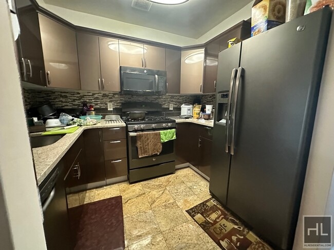 Building Photo - 65 PLACE