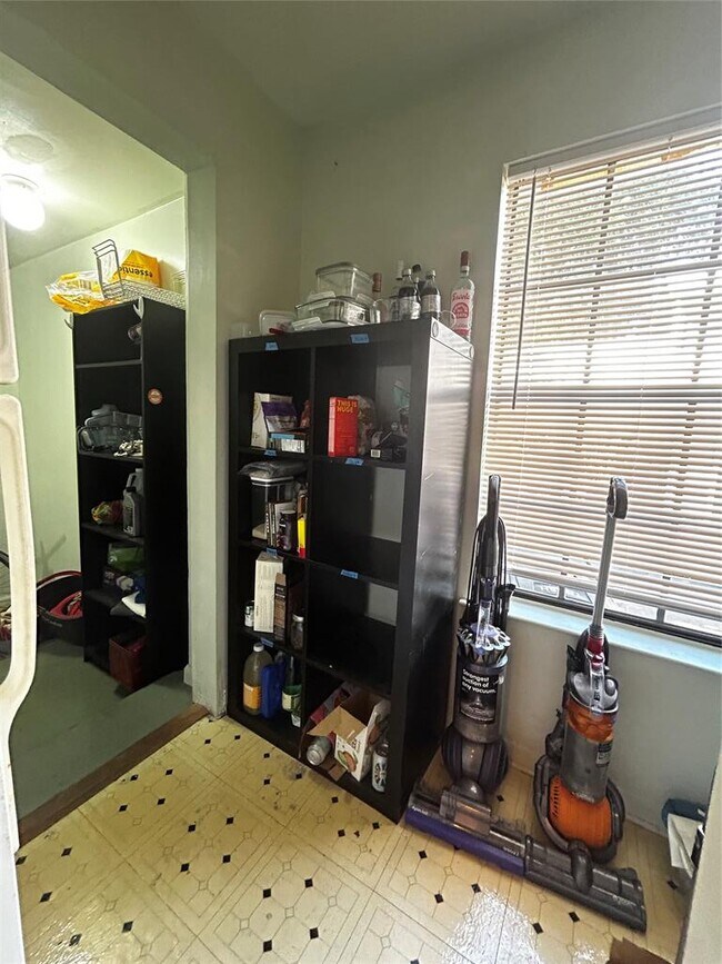 Building Photo - 4511 Avenue B