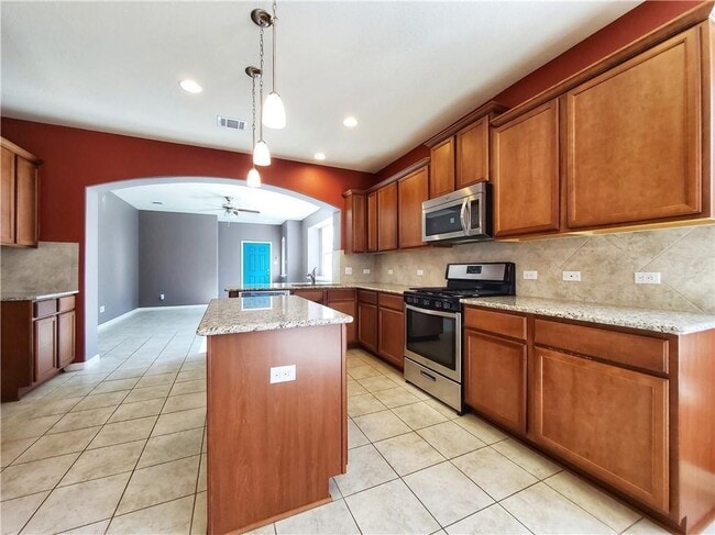 Building Photo - 405 S Brook Dr