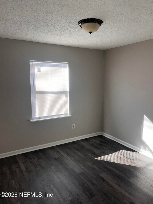 Building Photo - 10901 Hardwick Ln