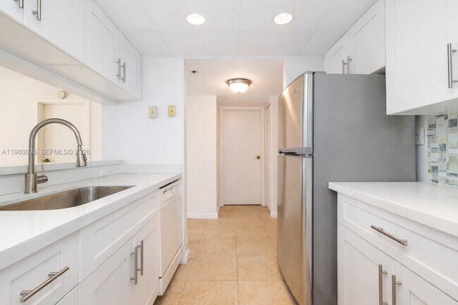 Building Photo - 7601 E Treasure Dr