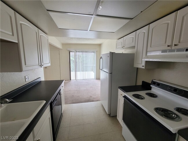 Building Photo - 241 Misty Isle Ln