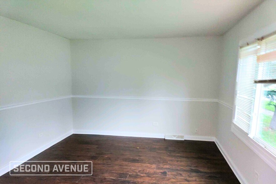 Building Photo - 1109 W 110th Pl