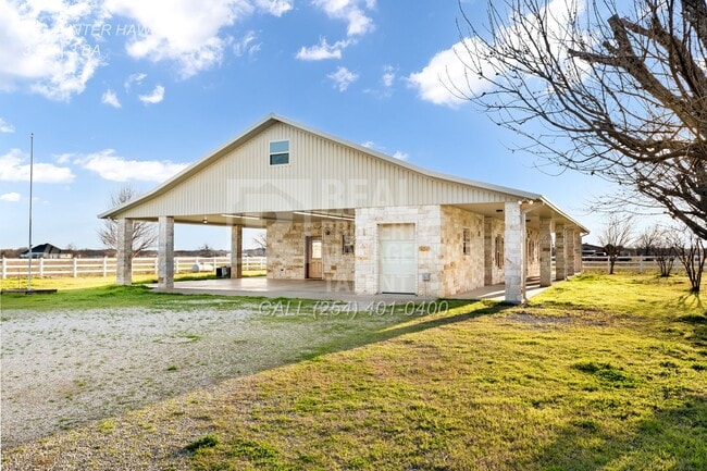 Building Photo - 3 Bedroom, 3 Bathroom Ranch Home with Barn...