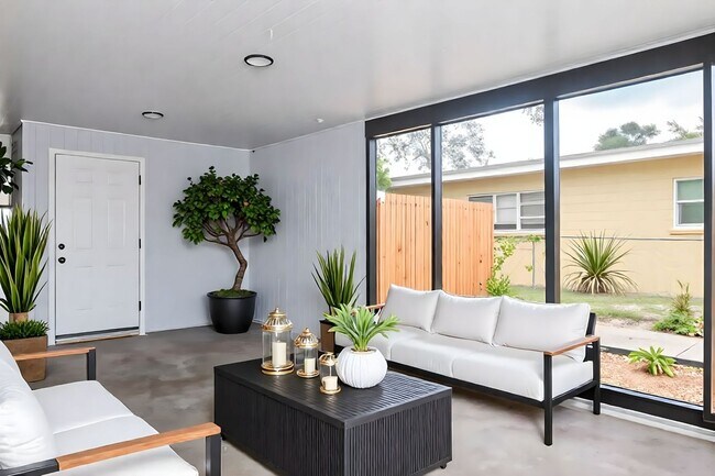 Building Photo - 1/2 OFF 3 Bedroom, 1 Bathroom Home for Ren...