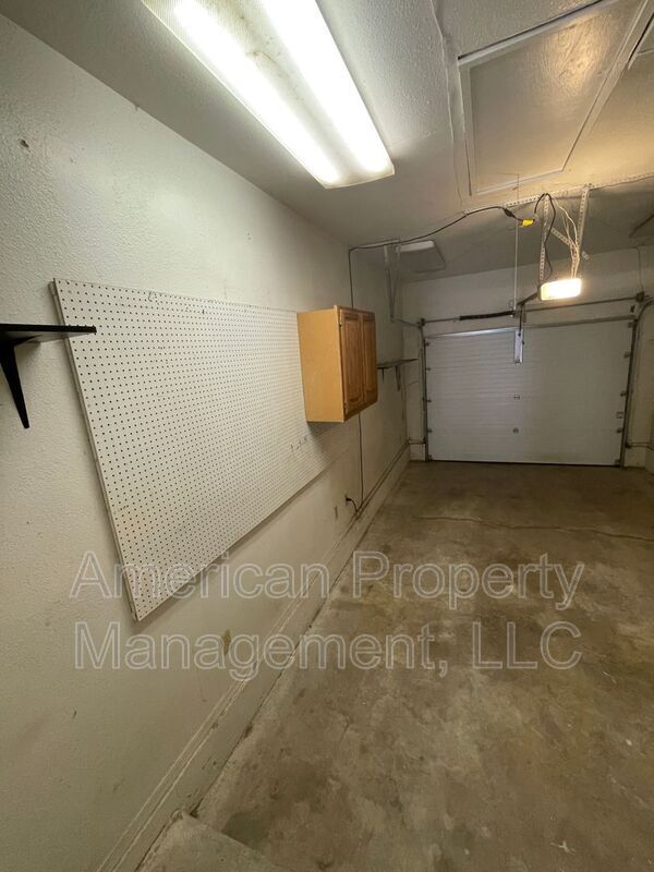 Building Photo - 1704 W 62nd St S