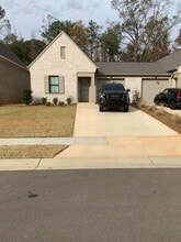 Building Photo - 1136 Stonebrook Ln