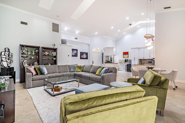 Building Photo - 2102 Mahogany Pl