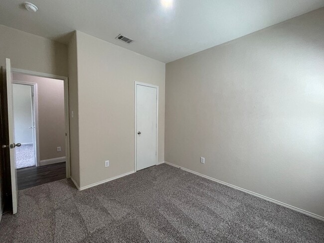 Building Photo - 1237 Grand Central Pkwy