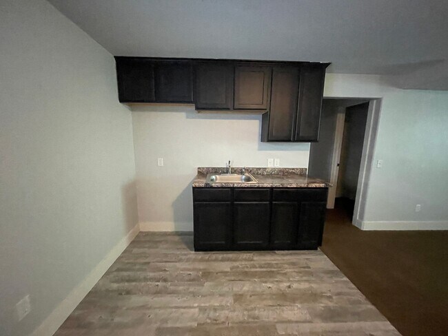 Building Photo - Beautiful 5 Bedroom Home in Daybreak