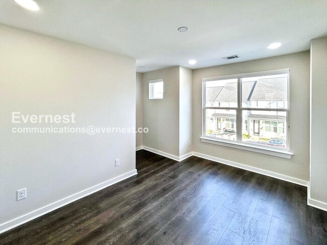 Building Photo - 301 Jeffries Wy