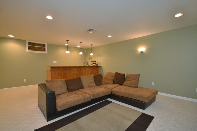 Building Photo - 326 Wheatfield Cir