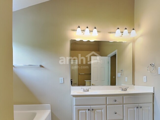 Building Photo - 10 Oleander Point