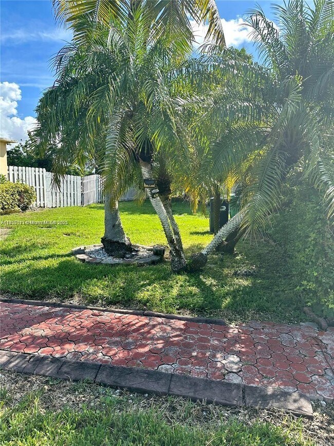 Building Photo - 15445 Hayes Ln