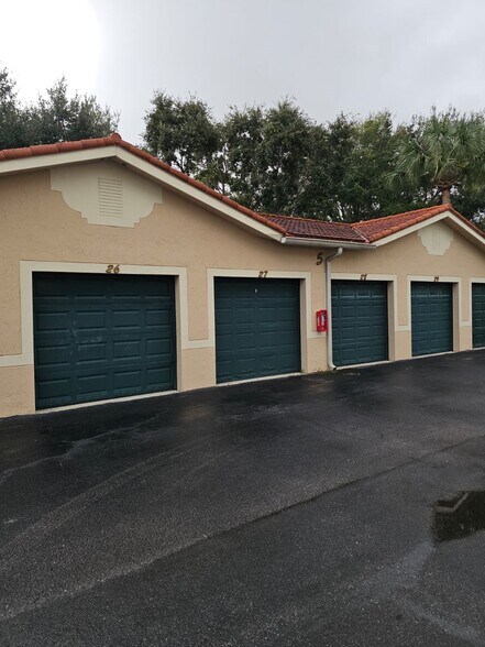 Building Photo - 1590 S 42nd Cir