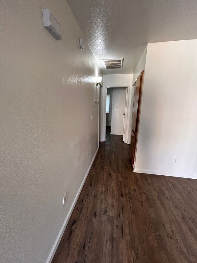 Building Photo - 3444