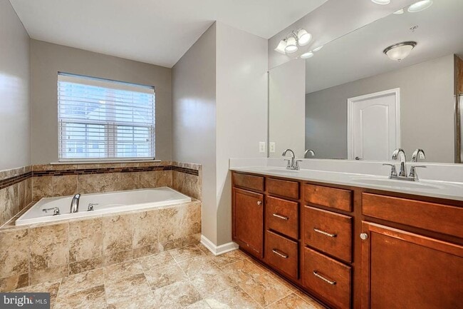 Building Photo - 601 Long Wall Dr